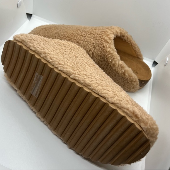 Faux Fur Moccasins *brand new* - Picture 3 of 5